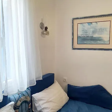 Appartement Yacht Front - Back Yard - No 8