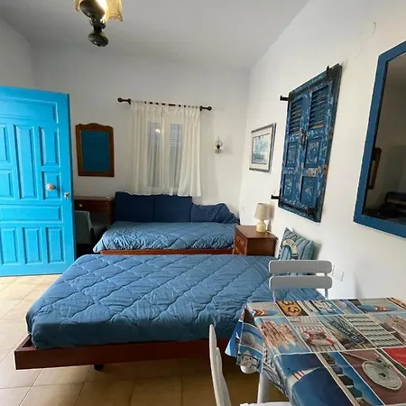 Yacht Front - Back Yard - No 8 *