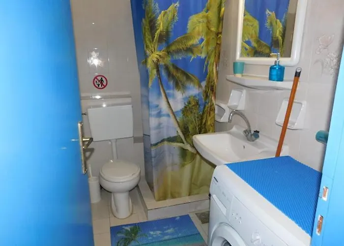 Yacht Front - Back Yard - No 8 Ίος