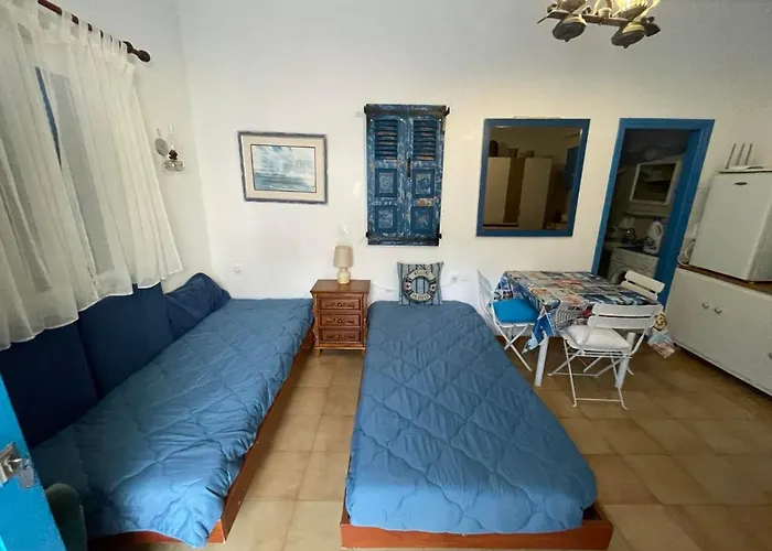 Yacht Front - Back Yard - No 8