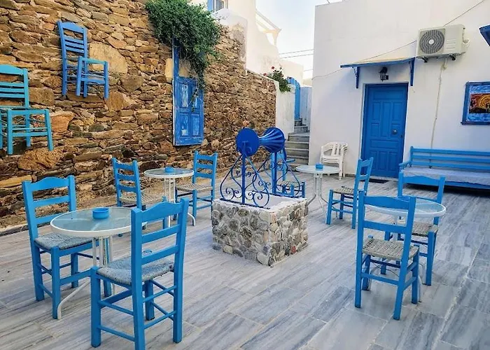 Yacht Front - Back Yard - No 8 Ίος