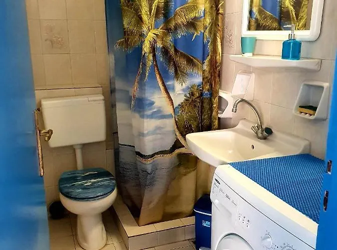 Διαμέρισμα Yacht Front - Back Yard - No 8 *