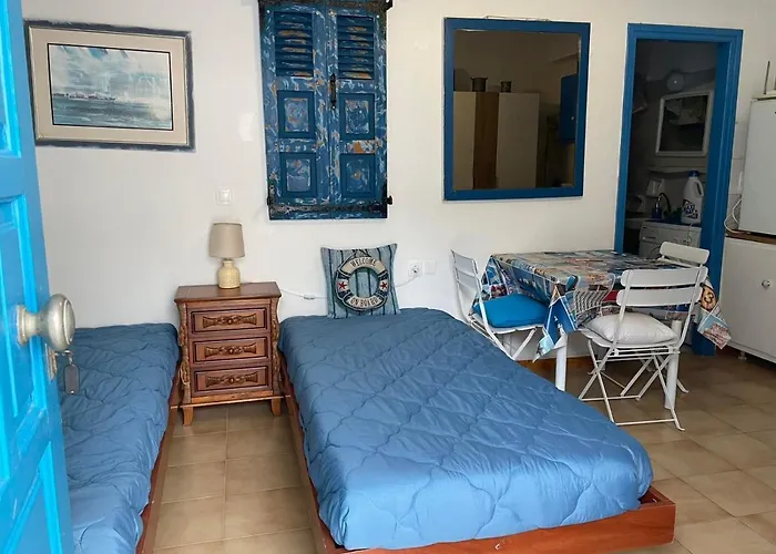 Yacht Front - Back Yard - No 8 * Ίος