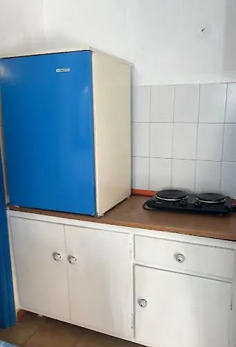 Yacht Front - Back Yard - No 8 *